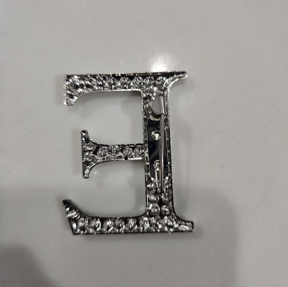 🔥Sparkling Rhinestone Letter 'E' Brooch🔥 - Picture 3 of 5
